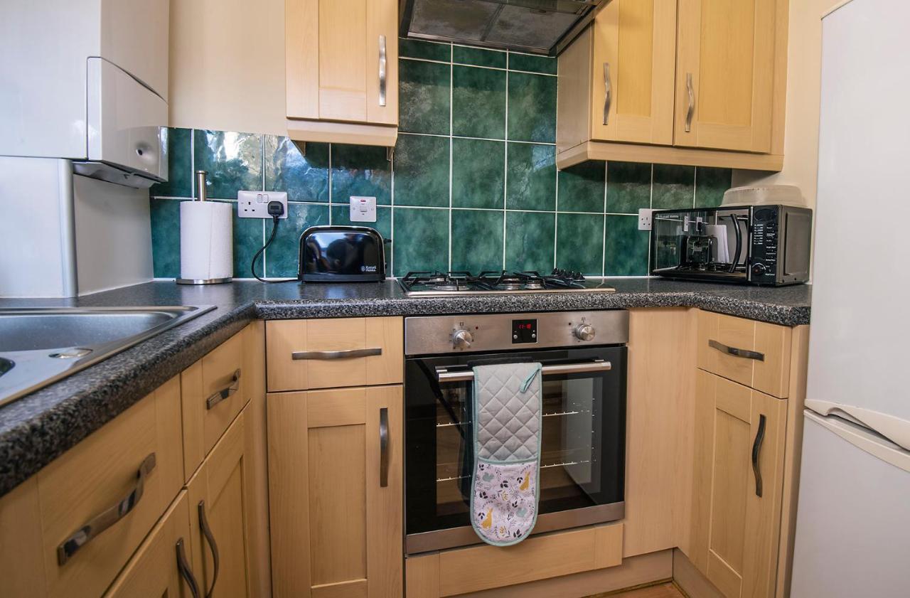 Stylish 2 Bedroom - 2 Miles Inverness City Centre Ruang foto